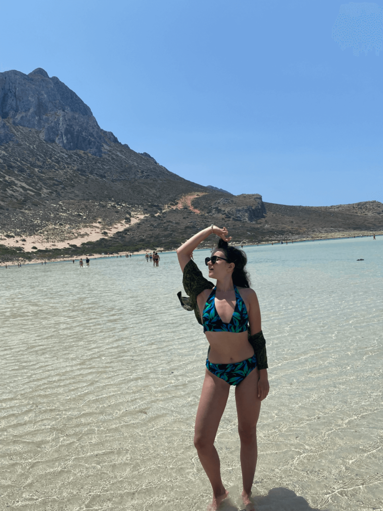 Kobieta na plaży na Lagunie Balos