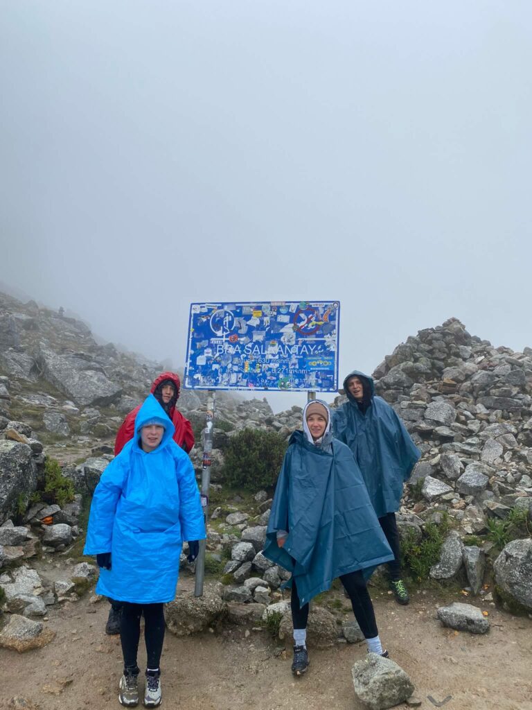 Salkantay Trekking brzydka pogoda pada deszcz mgła góry
