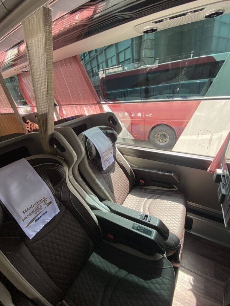 Nowoczesny bus Seul Busan Korea Południowa