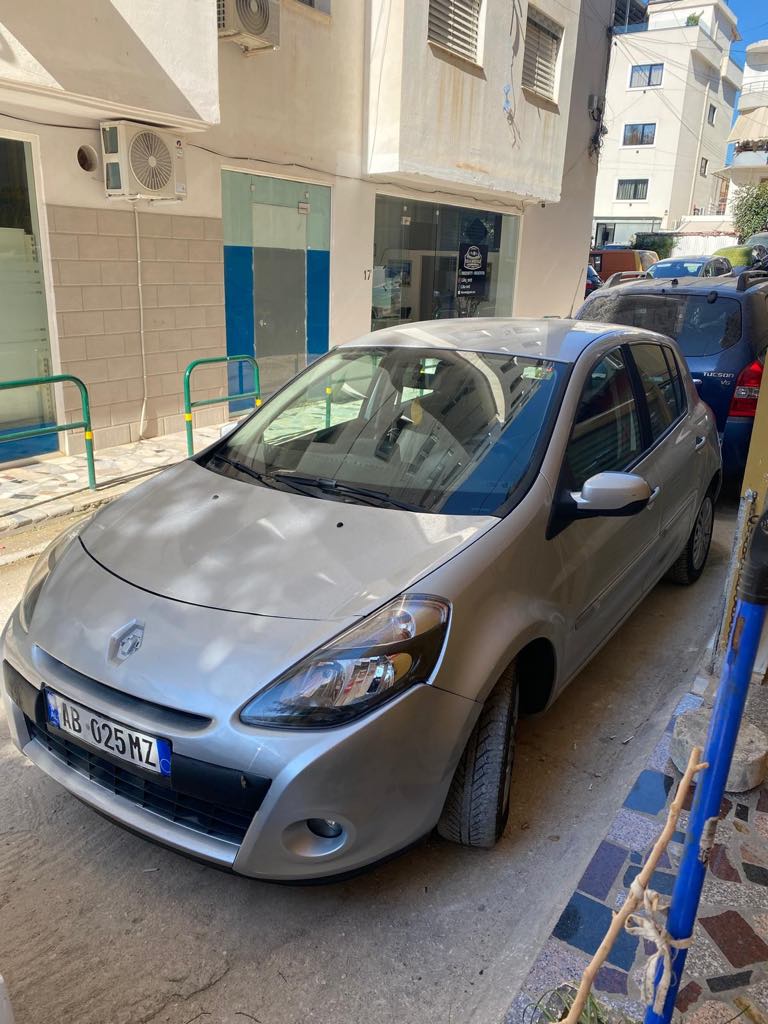 wynajęty samochód renault clio albania rentfromlocals