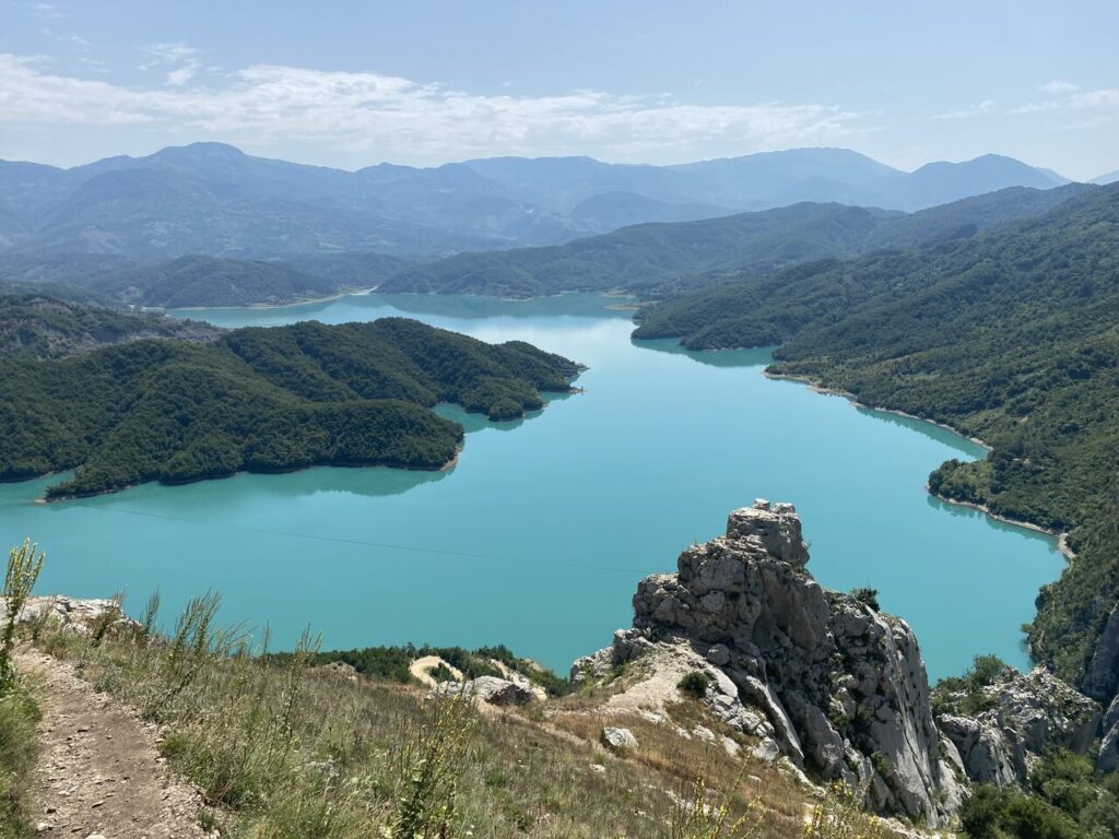 Bovilla Lake - najpiękniejsze jezioro w Albanii na północy