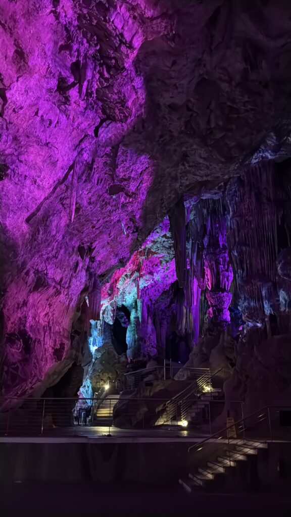 Saint Michael's Cave Gibraltar, jaskinia pokaz świateł